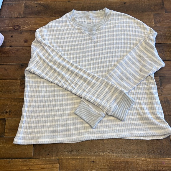 American Eagle Cream & Light Gray Ribbed Crewneck Sweater - Picture 3 of 3